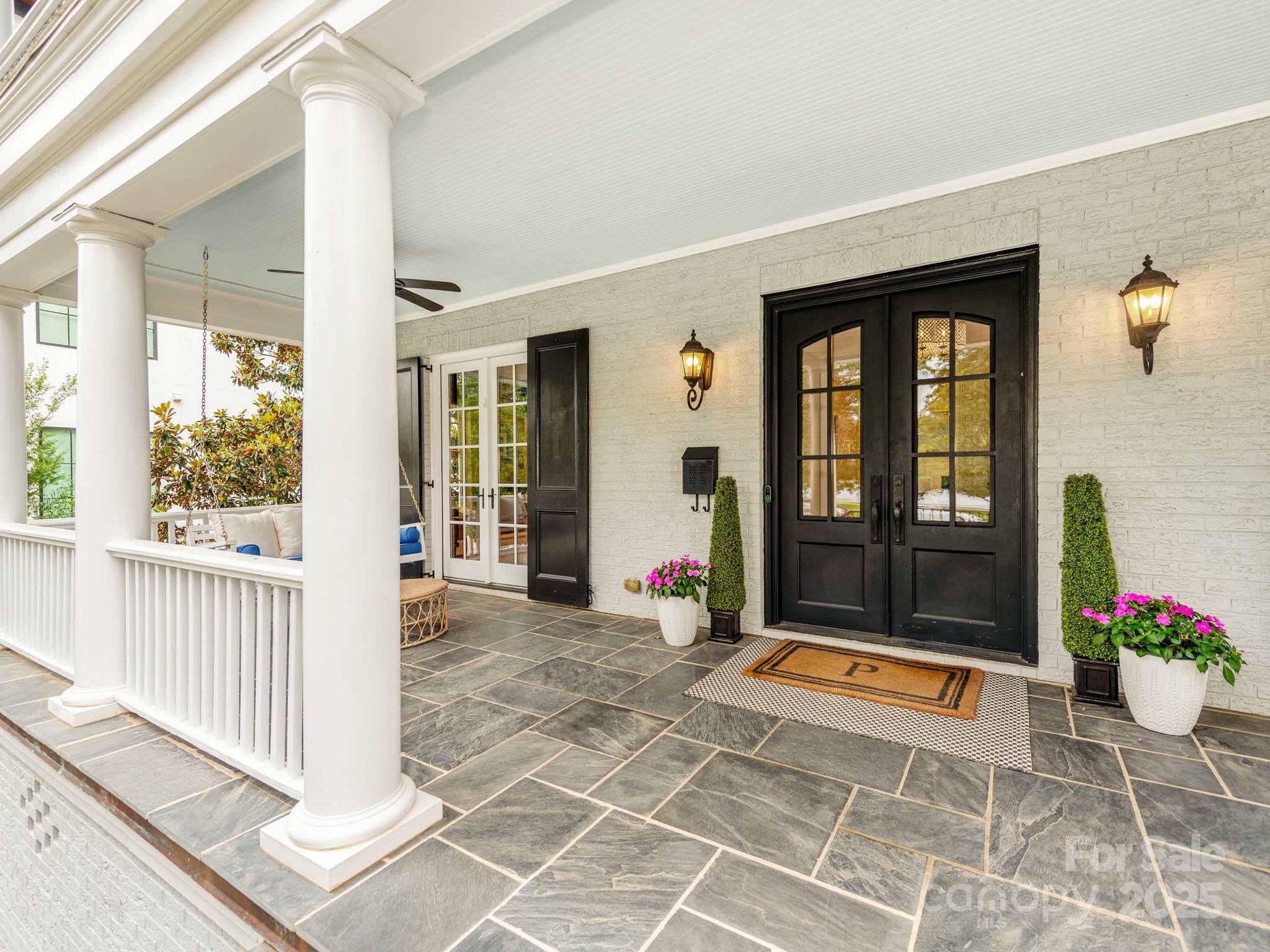 Property Photo: 1600 Princeton Avenue NC 28209