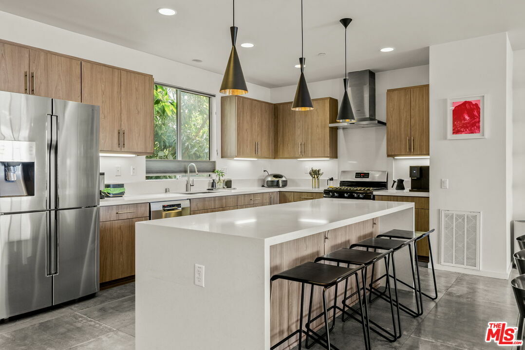 1344 Douglas St  Los Angeles CA 90026 photo