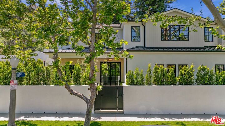 Property Photo:  3935 Rhodes Ave  CA 91604 