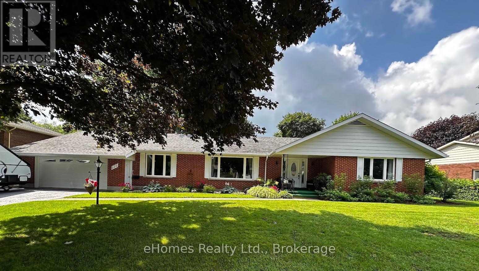 Property Photo: 525 4th A Street West ON N4K 6A4
