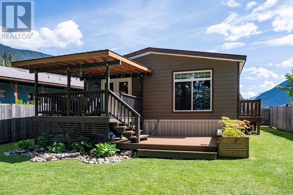 7 Johnson Way  Revelstoke BC V0E 2S1 photo