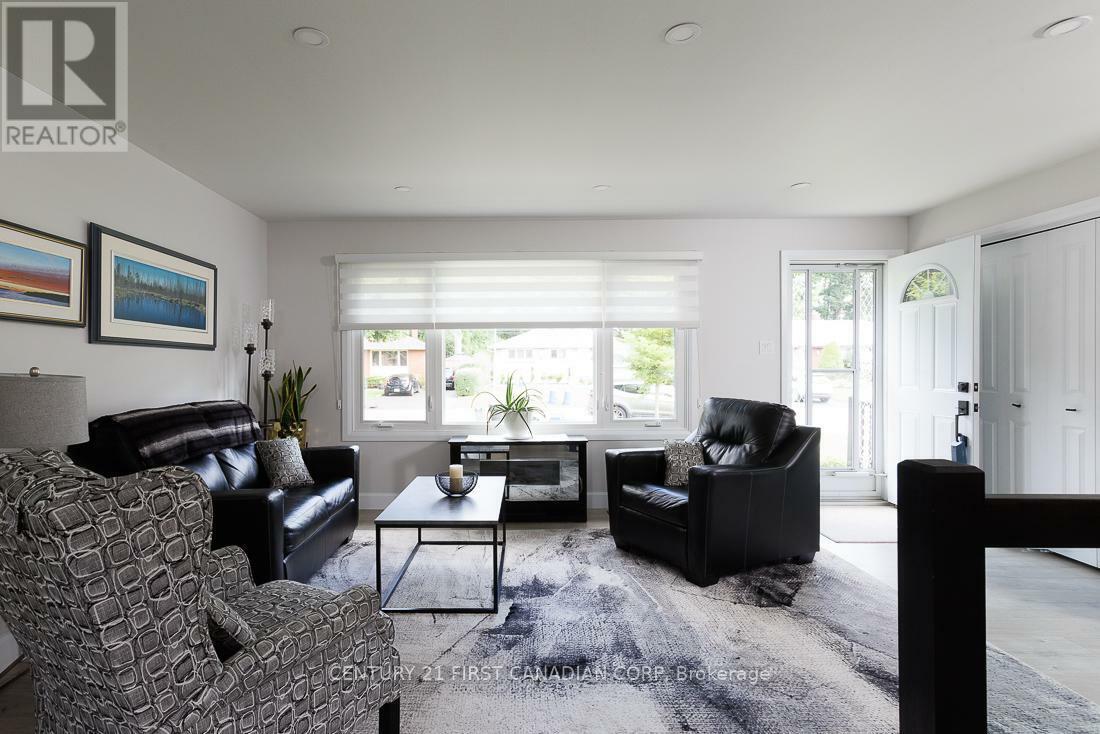 Photo de la propriété: 82 Queenston Crescent ON N5W 1N6