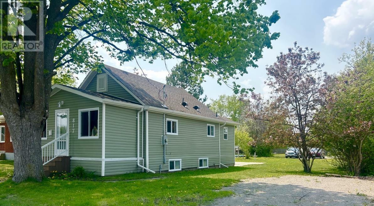 817 Phair Avenue  Fort Frances ON P9A 2M5 photo