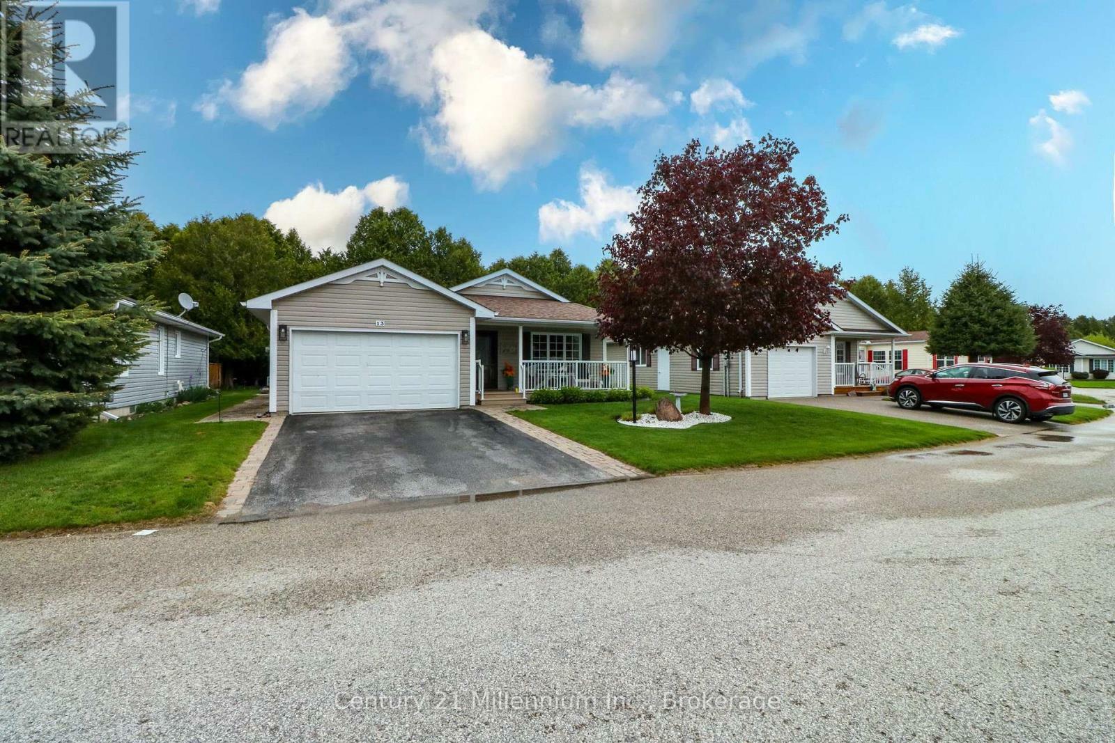 13 Virginia Avenue  Wasaga Beach ON L9Z 3A8 photo