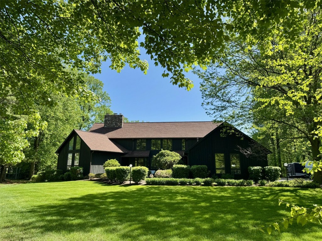 Property Photo: 251 Wolf Point Drive PA 16505