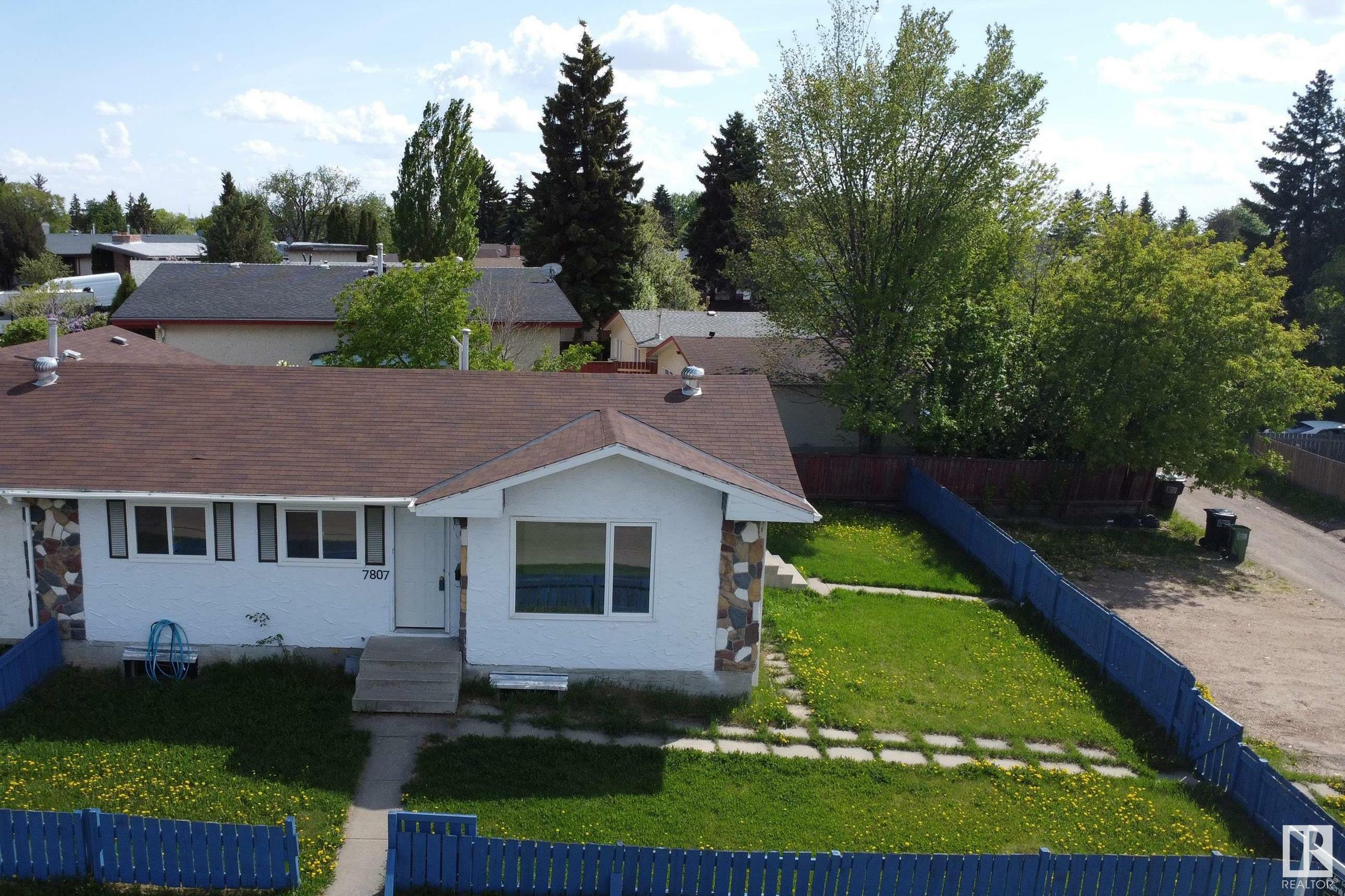 Photo de la propriété: 7807 36 Avenue NW AB T6K 0C5