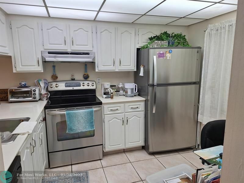 Property Photo: 1208 Bahama Bnd E2 FL 33066