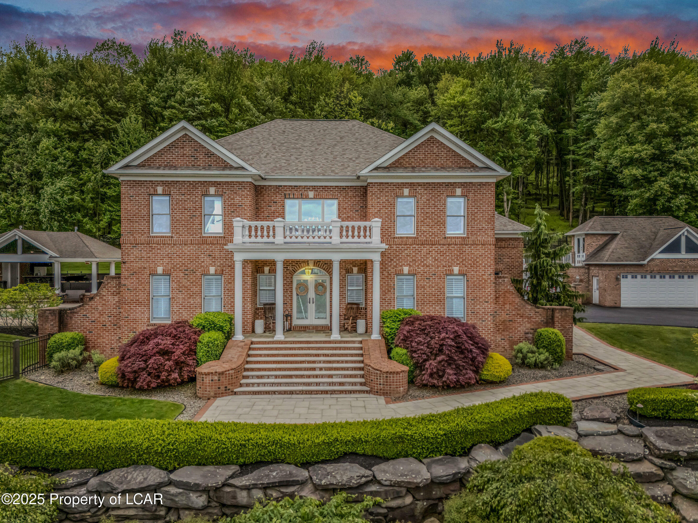 Property Photo: 1420 Oak Drive PA 18708