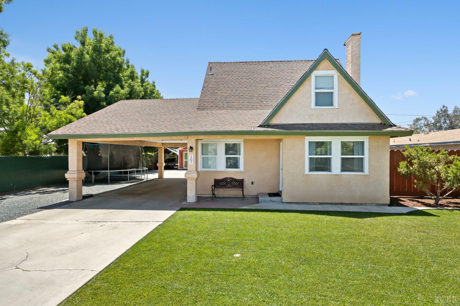 Property Photo: 107 E Mountain View CA 93257