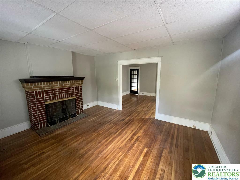 Property Photo: 1052 Seneca Street PA 18015