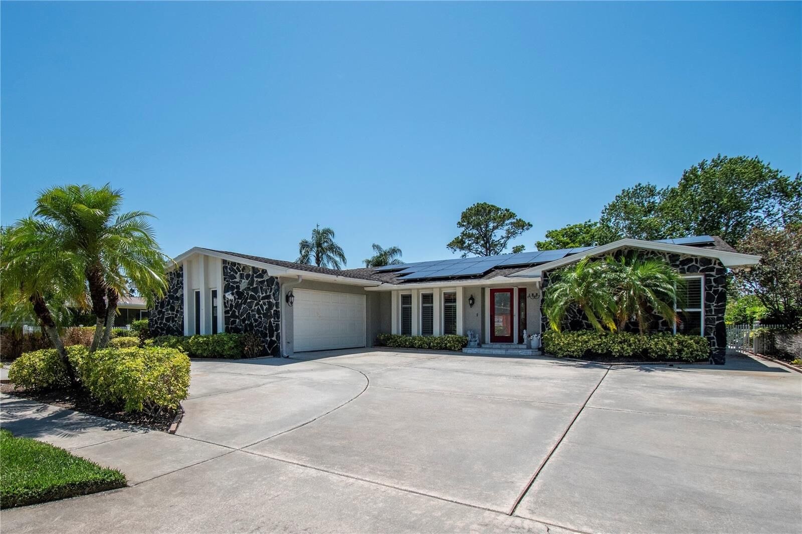 Property Photo: 1907 Sandpiper Drive FL 33764