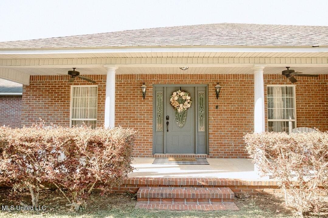 Property Photo: 2208 Highland Drive MS 39553