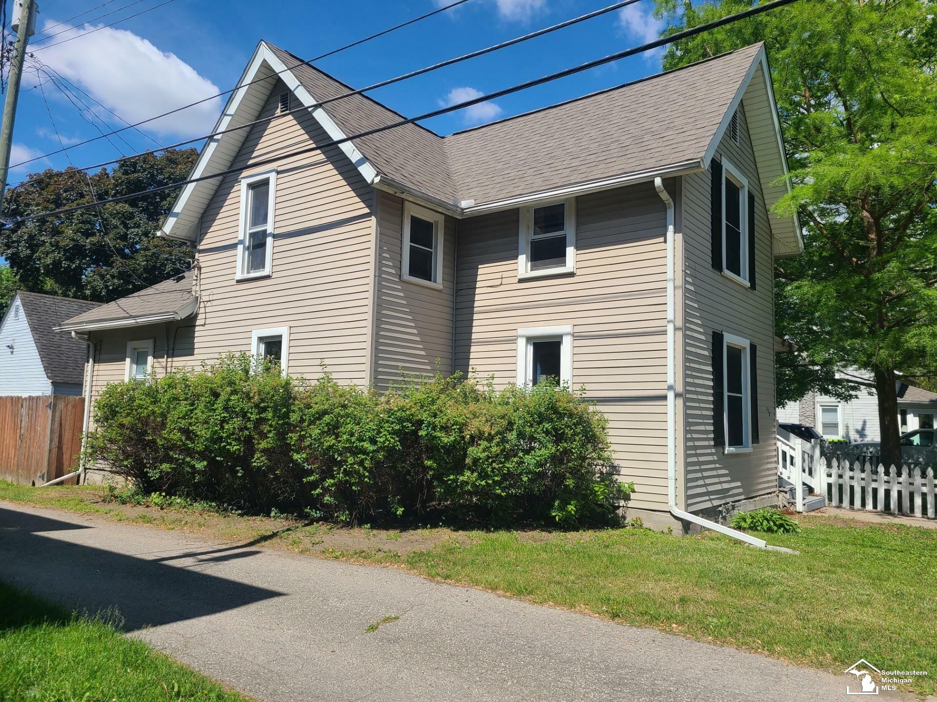 Property Photo: 117 W Seventh Street MI 48161