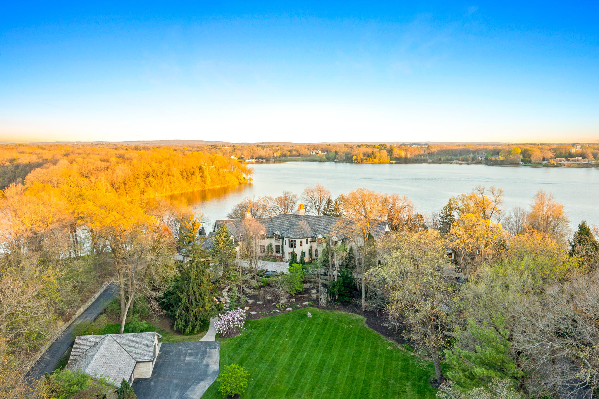Property Photo: 4513 N Hewitts Point Rd WI 53066