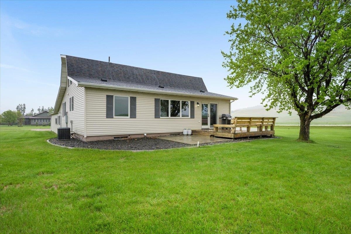 Property Photo: 821 N Rainbow Road SD 57783