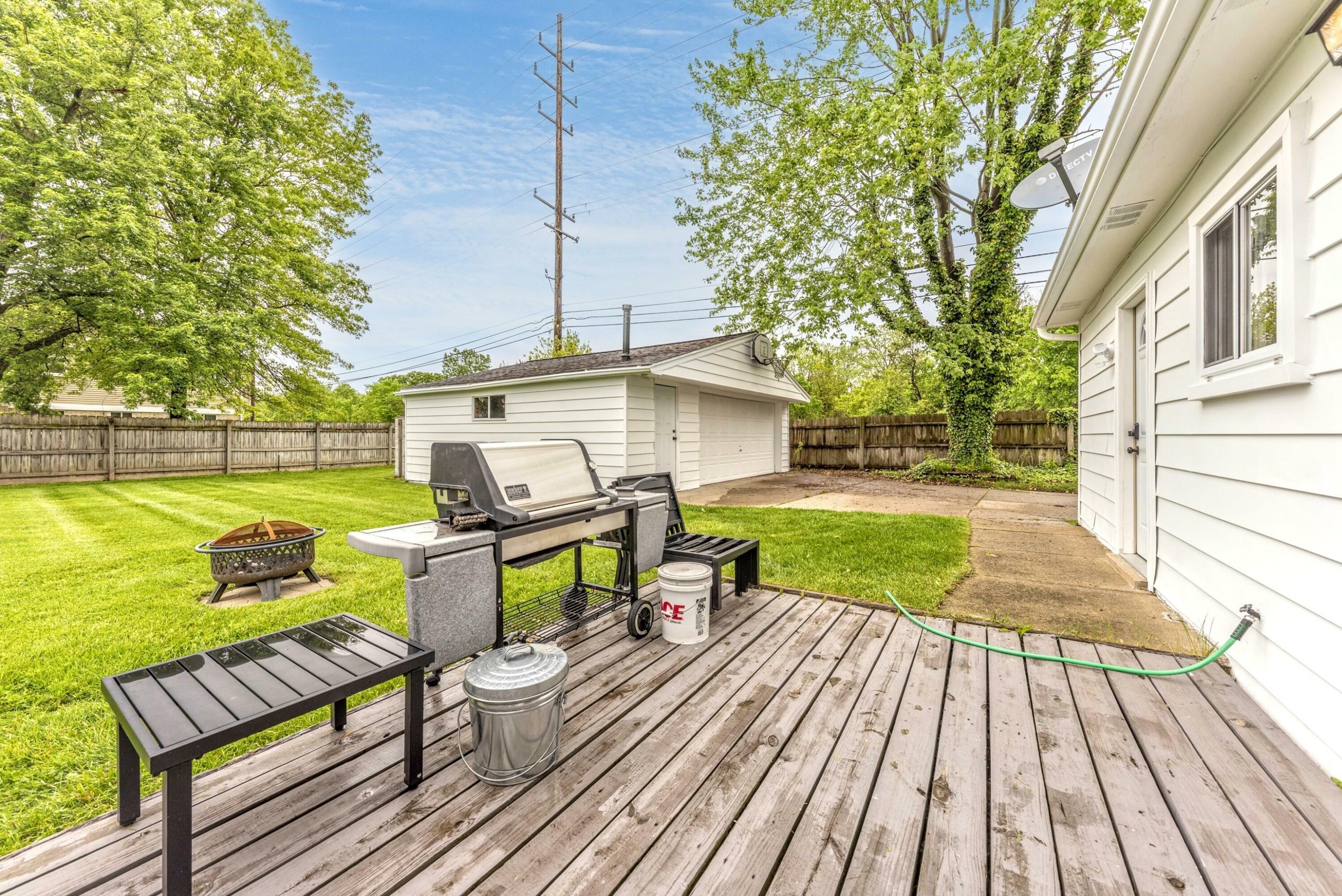 Property Photo: 204 Meadowlake Road MI 48188