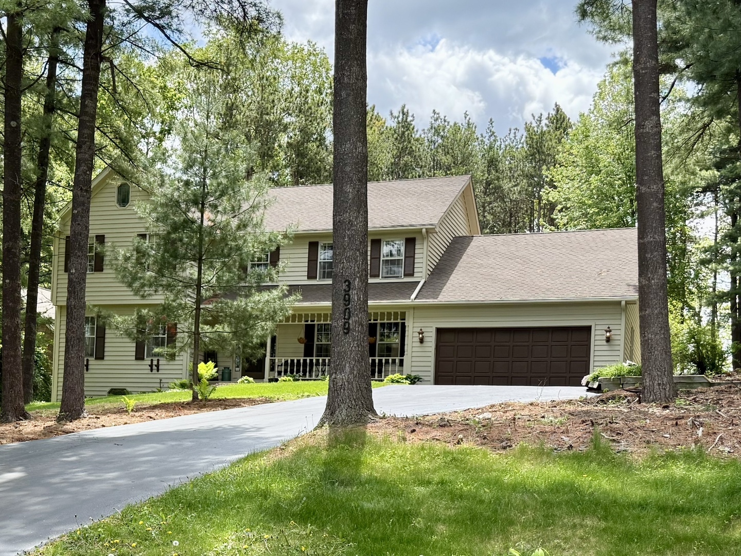 Property Photo: 3909 Wyndwood Drive IL 60014