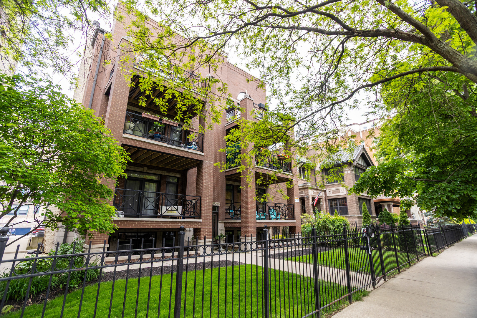 Property Photo:  4541 N Malden Street 3N  IL 60640 