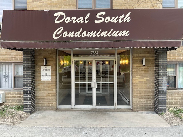 Property Photo: 7854 S South Shore Drive 306 IL 60649