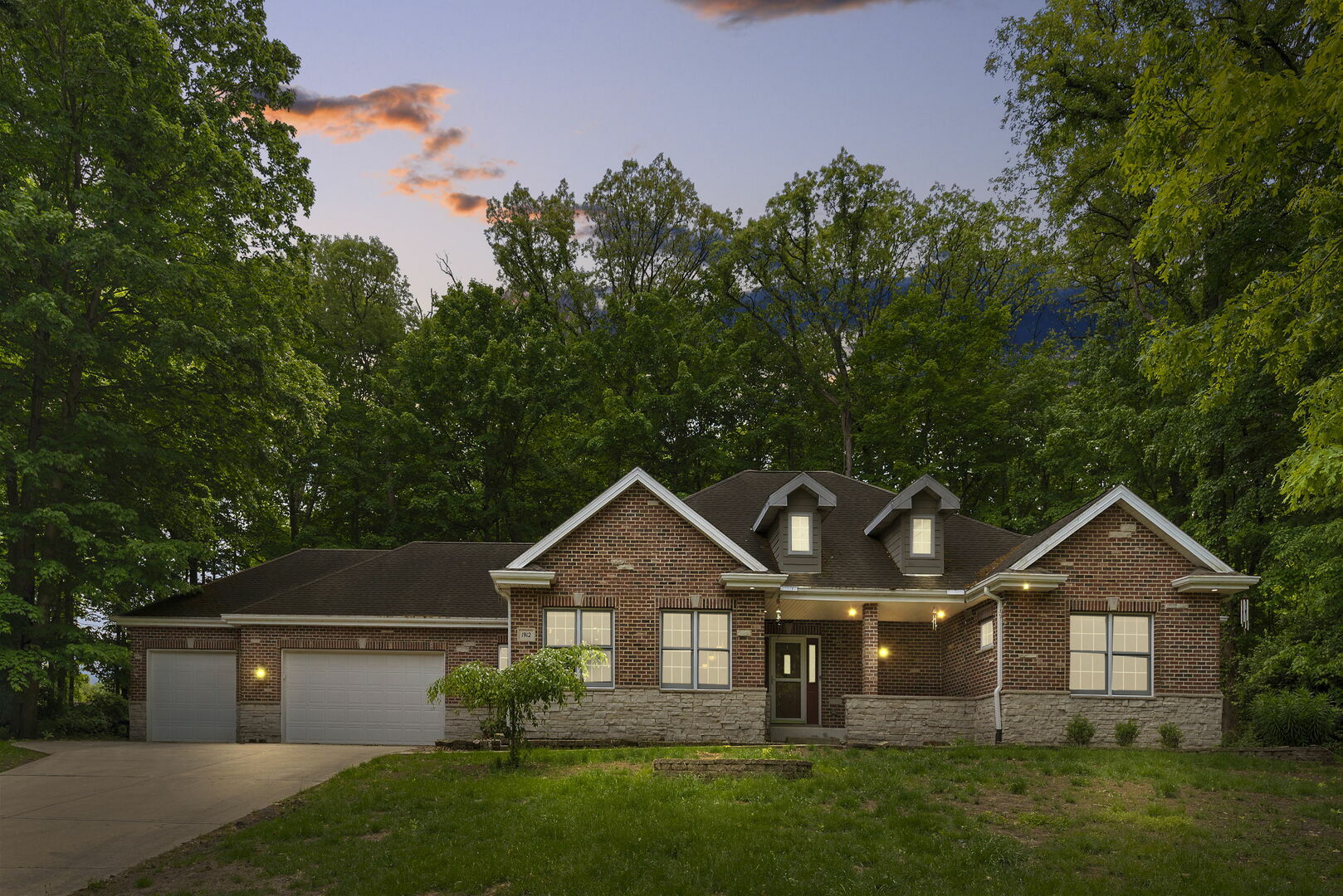 Property Photo: 1912 Indian Trail IL 60901
