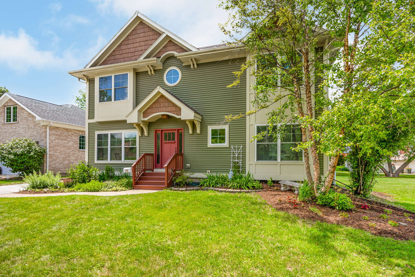 Property Photo: 122 S Grant Street IL 60559