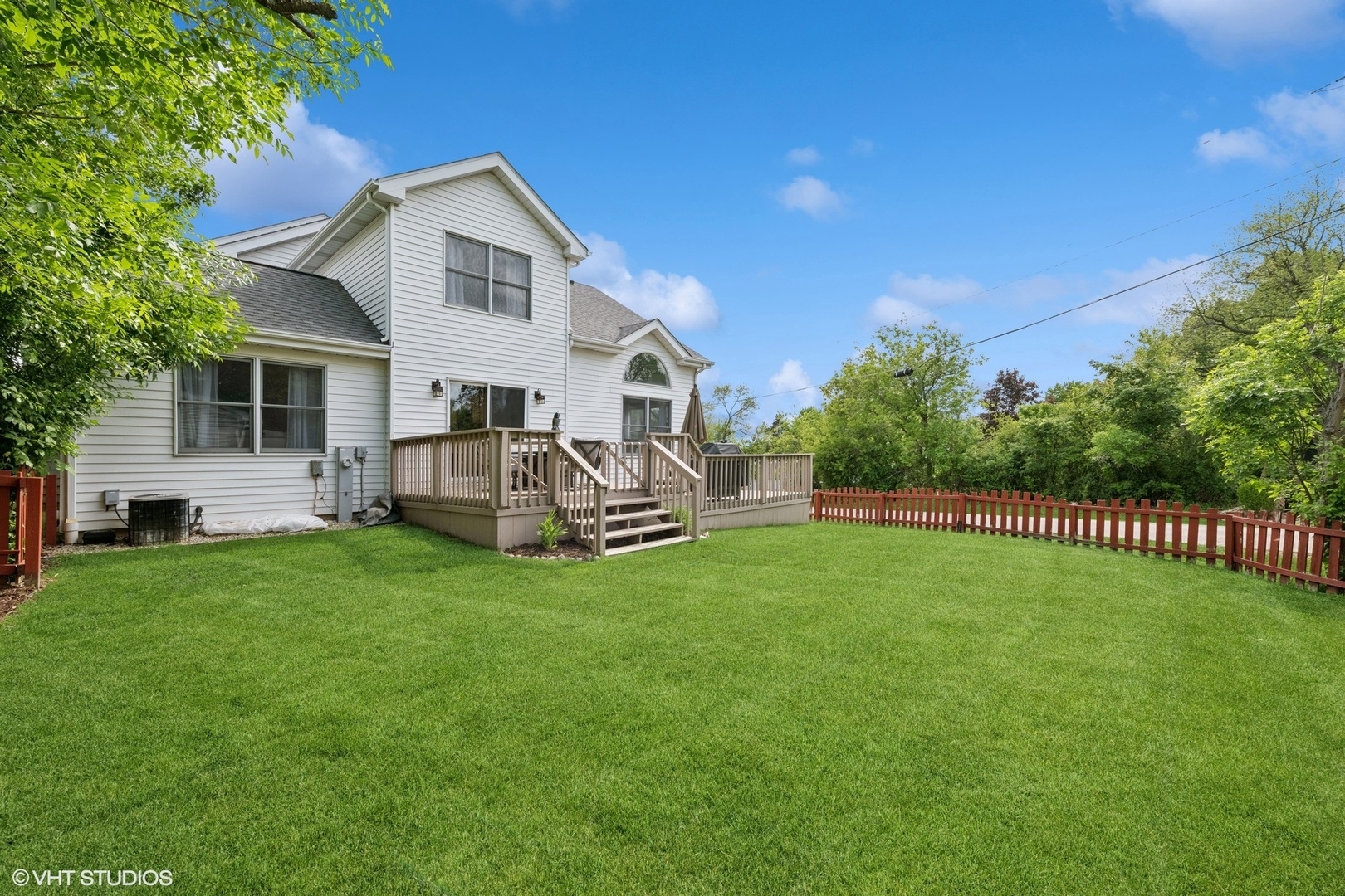 Property Photo: 1001 Grant Place IL 60084