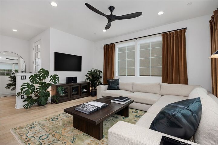 Property Photo:  1146 East Cove Place  CA 92024 