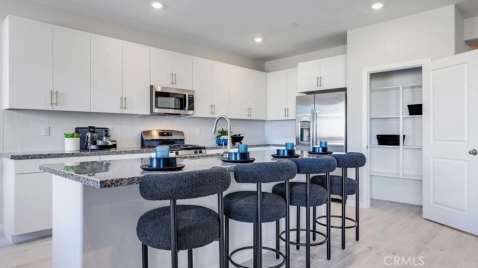 Property Photo:  65172 Avenida De Nuves  CA 92240 