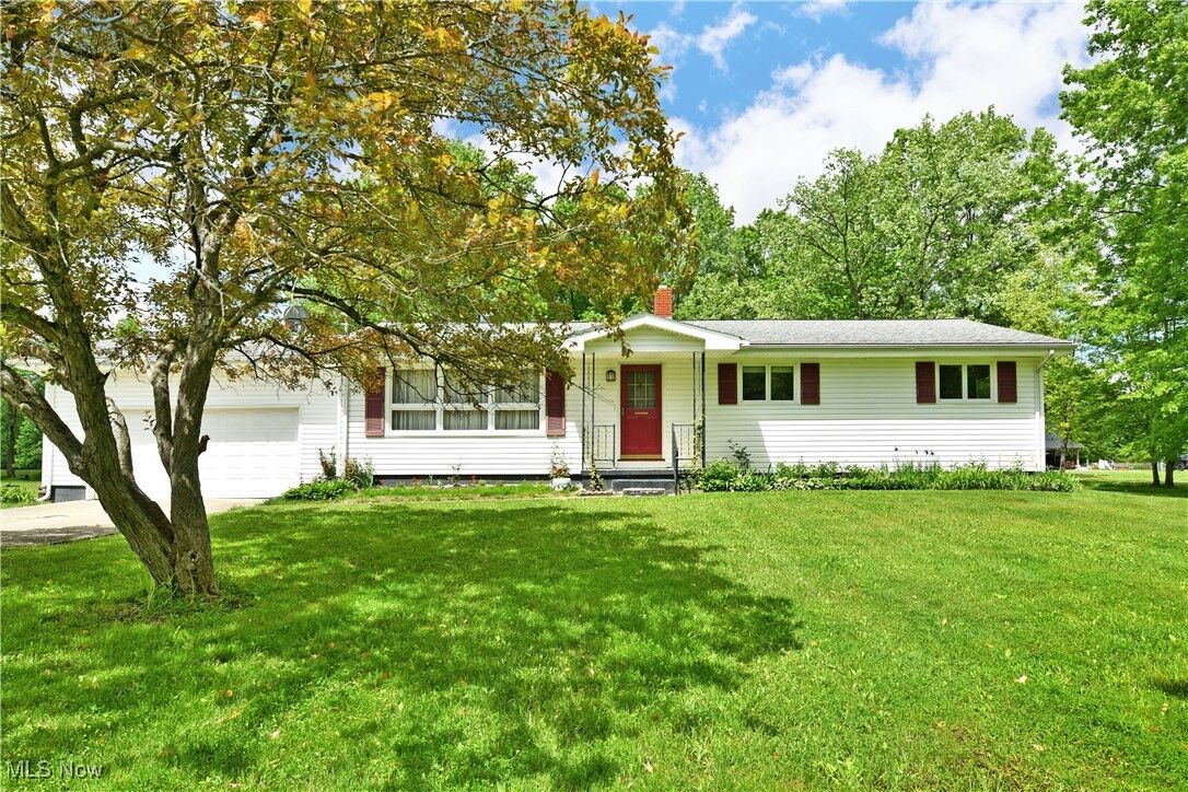 Property Photo: 6509 Shafer Road NW OH 44481