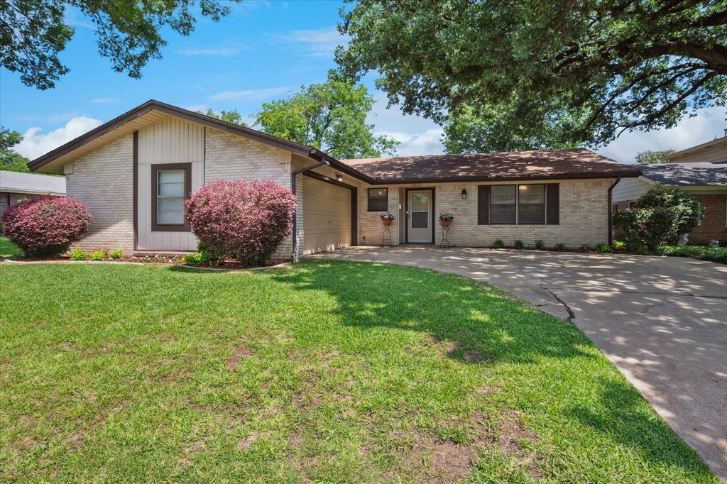 Property Photo: 2827 Pritchett Drive TX 75061