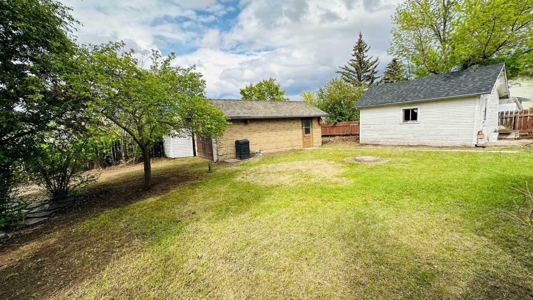 Property Photo: 1408 4 Avenue SW AB T0J 0Y2