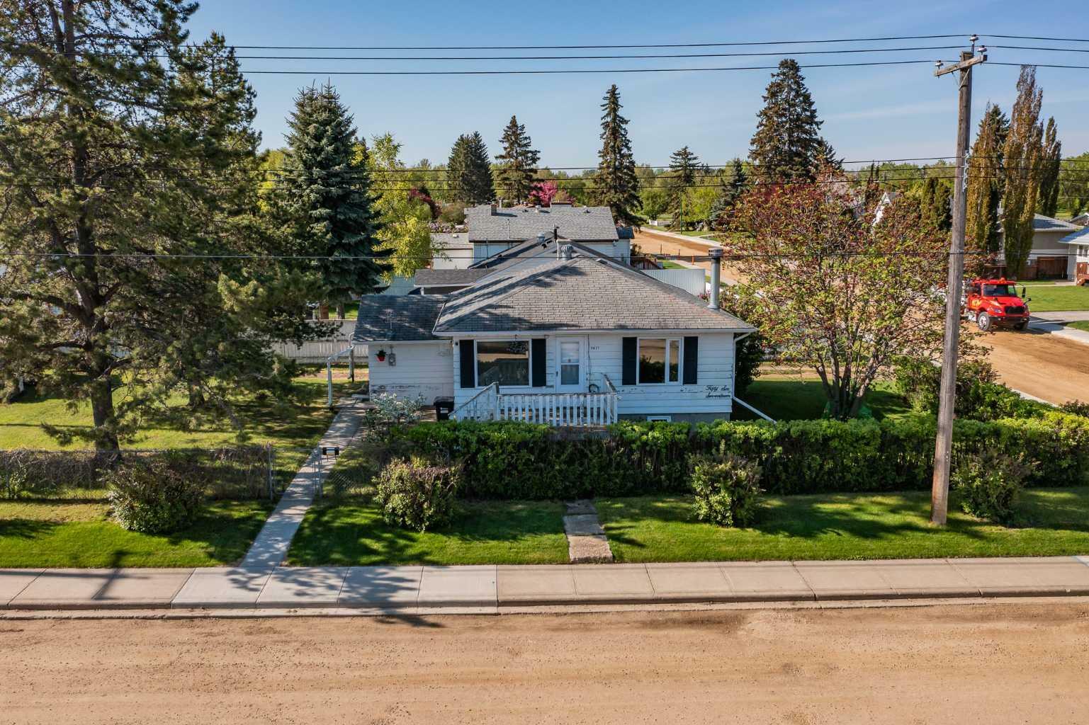 5617 58A Avenue  Red Deer AB T4V 4V5 photo