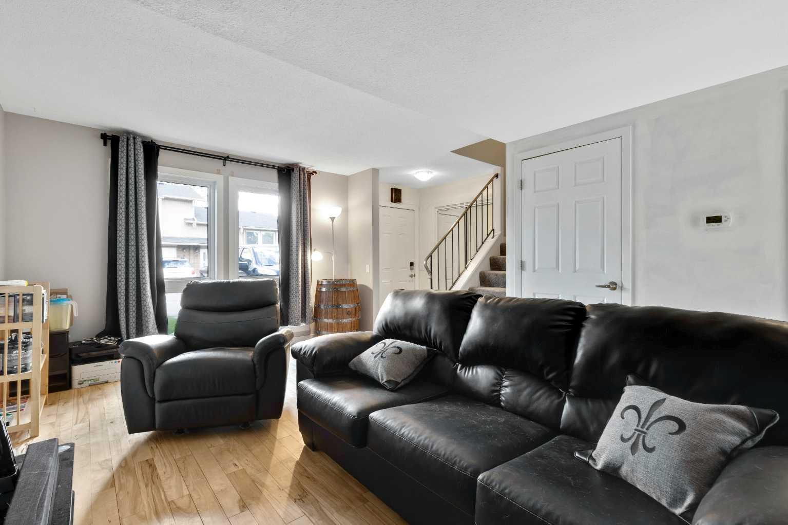 Photo de la propriété:  14 Cataract Road SW  AB T1V 1C4 