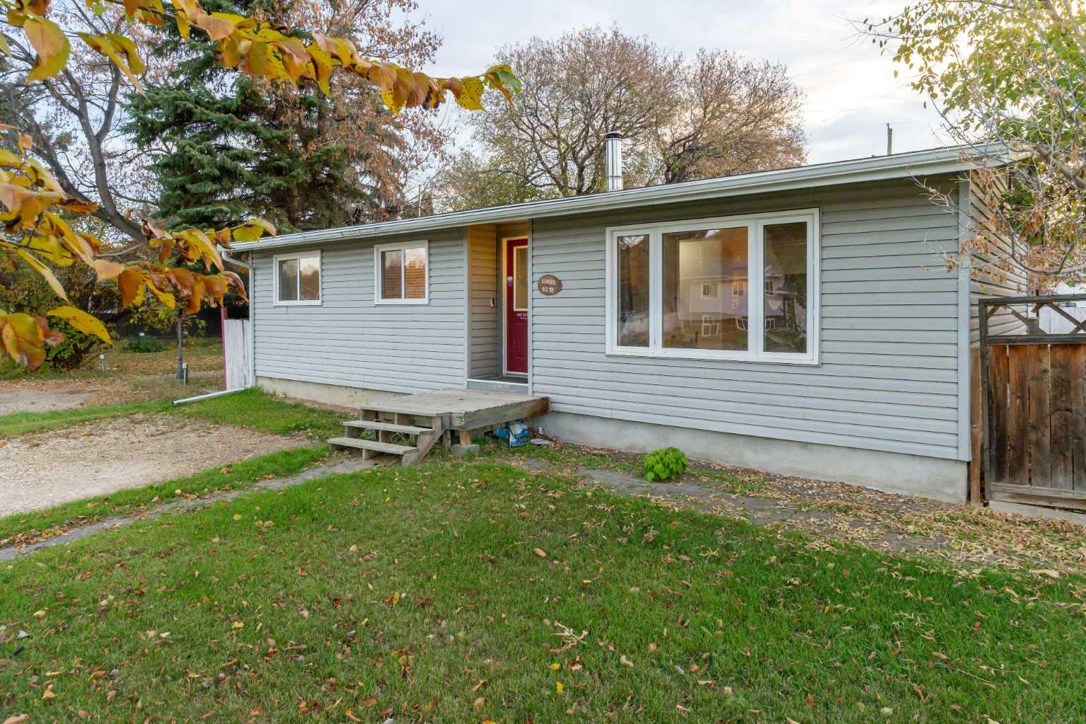 Property Photo: 10921 92 Street AB T8S 1P4