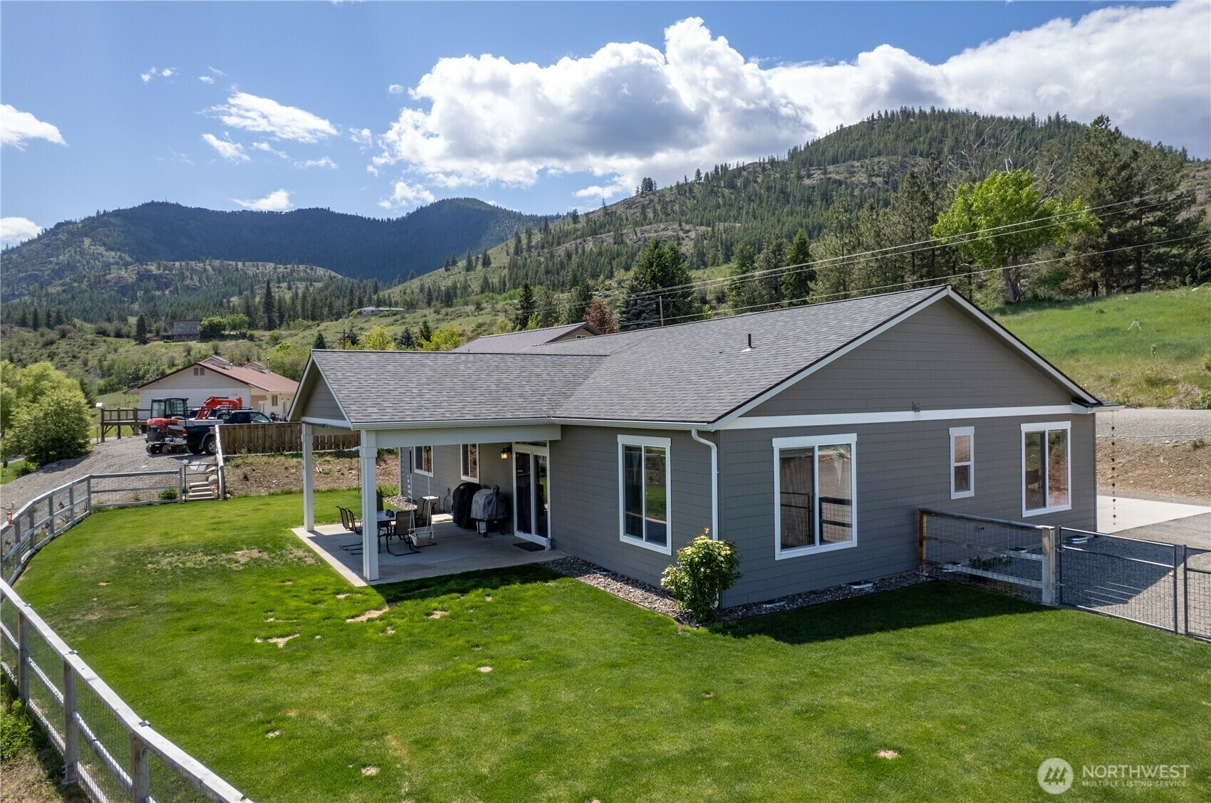 Property Photo: 3 Kingfisher Road WA 98856