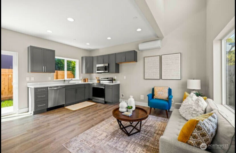 Property Photo: 13053 2nd Avenue S WA 98168