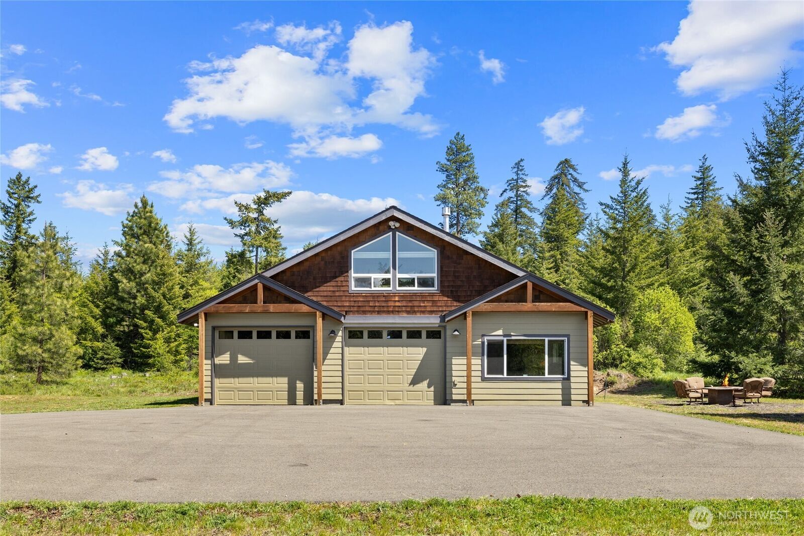 Property Photo: 1751 Stone Ridge Drive WA 98922