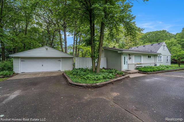Property Photo: 35825 Oakwood Lane MI 48186