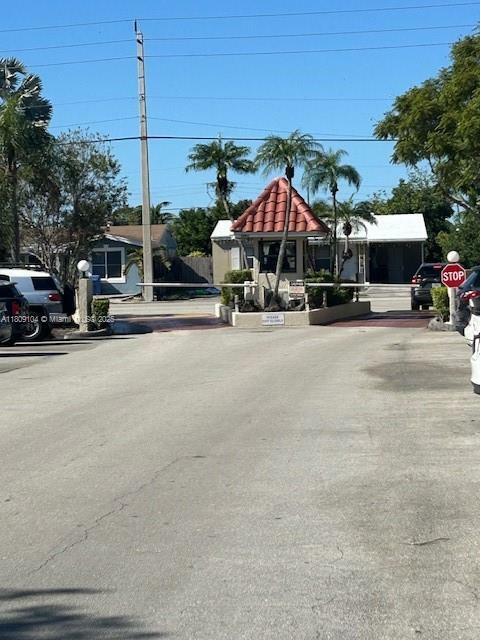 Property Photo: 5326 NE 6th Ave E23 FL 33334