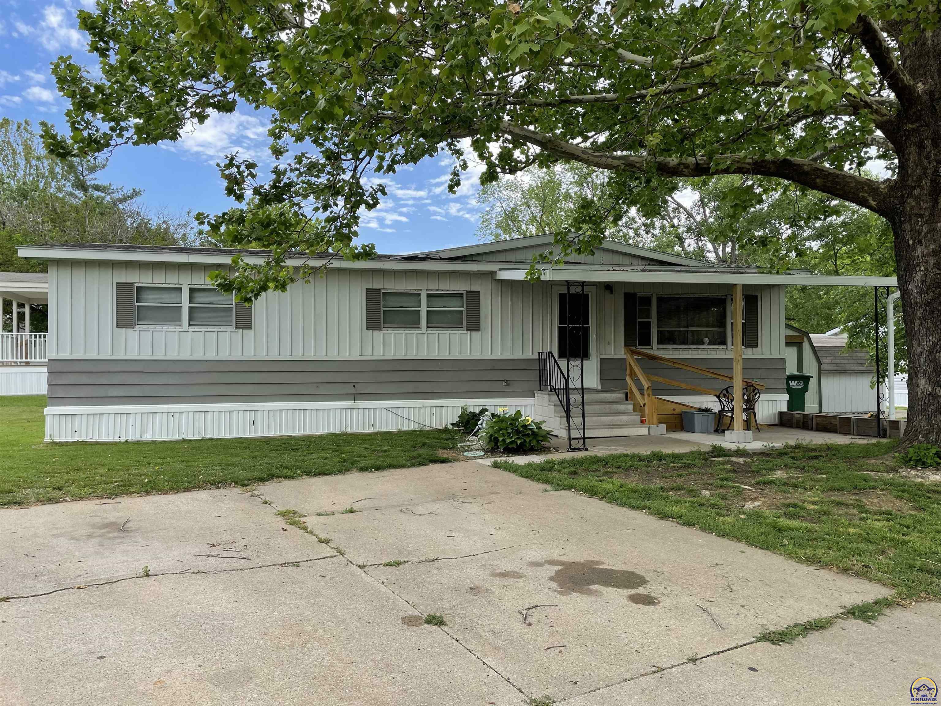 4630 SE Girard St  Topeka KS 66609 photo