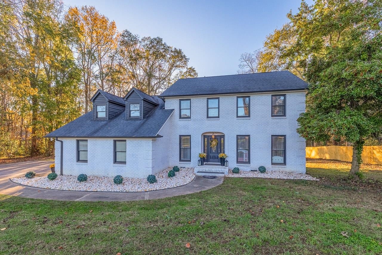Property Photo: 204 Thornhill Drive SC 29301