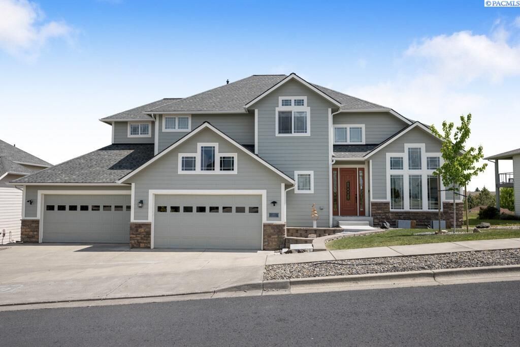 Property Photo:  970 SW Itani Dr  WA 99163 