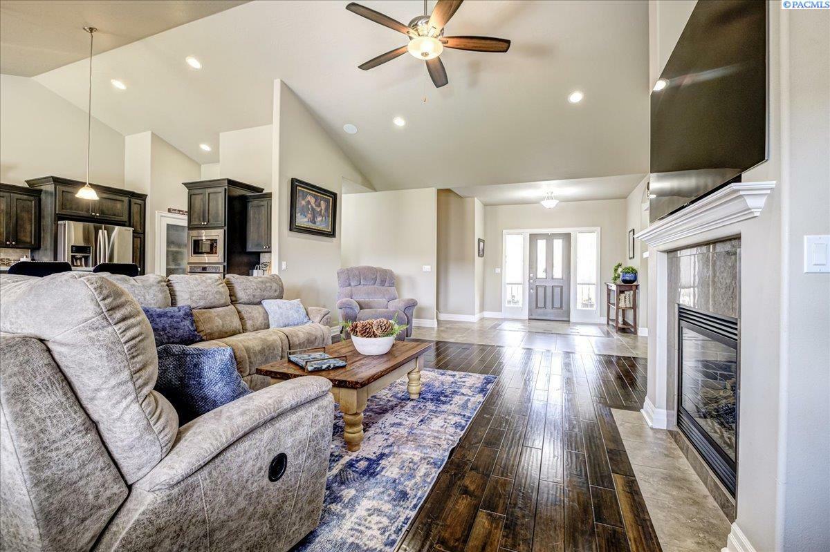 Property Photo: 87021 Summit View Dr WA 99338