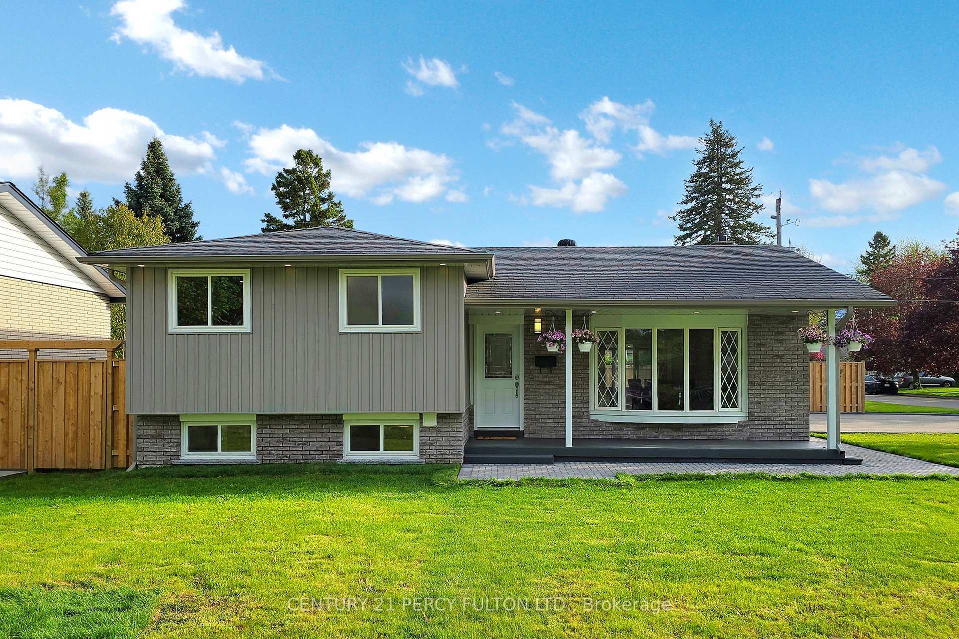 Photo de la propriété: 8 Burrells Road ON L1S 2V5