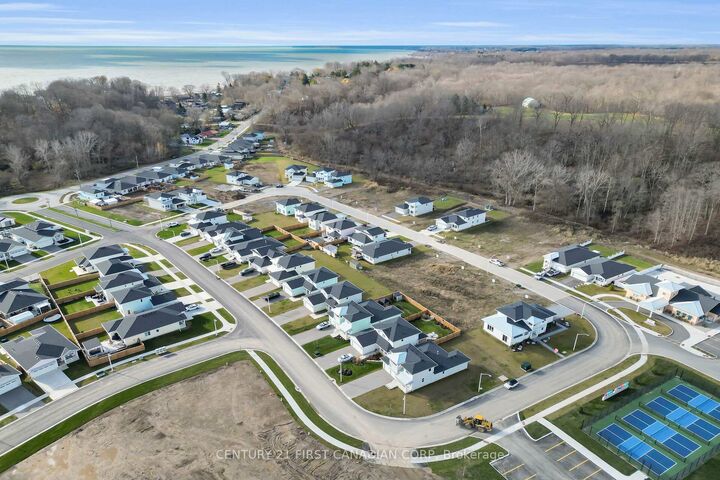 Photo de la propriété:  403 Breakwater Boulevard  ON N5L 0B5 