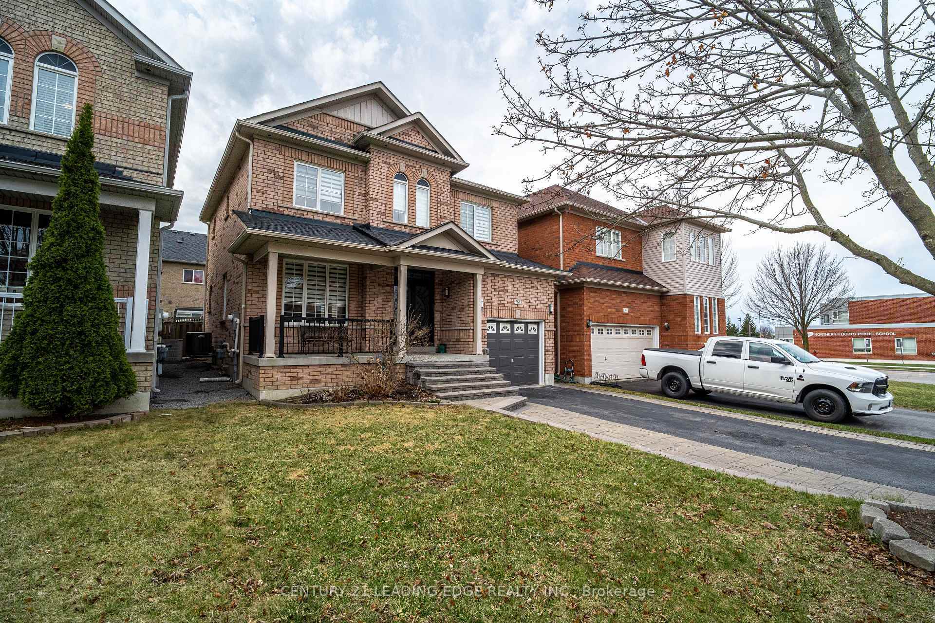 Photo de la propriété: 112 Watkins Glen Crescent ON L4G 7S6