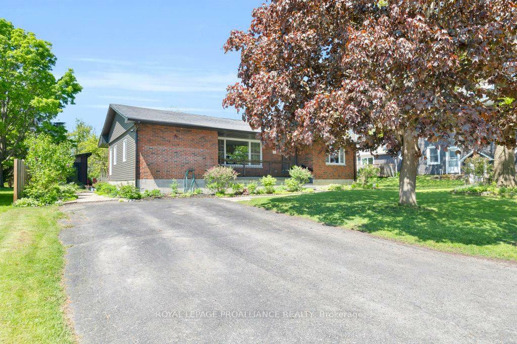 Property Photo: 44 Emma Street ON K0K 3E0