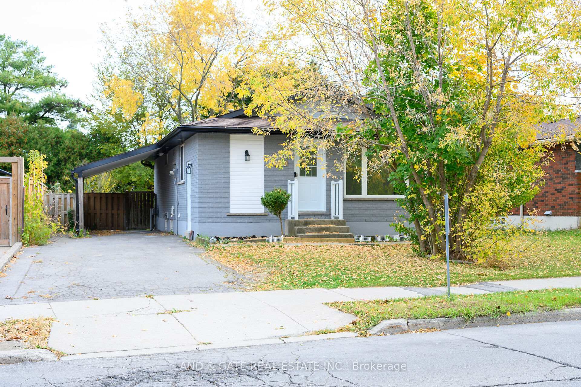 Photo de la propriété: 400 Limeridge Road W ON L9C 2V5