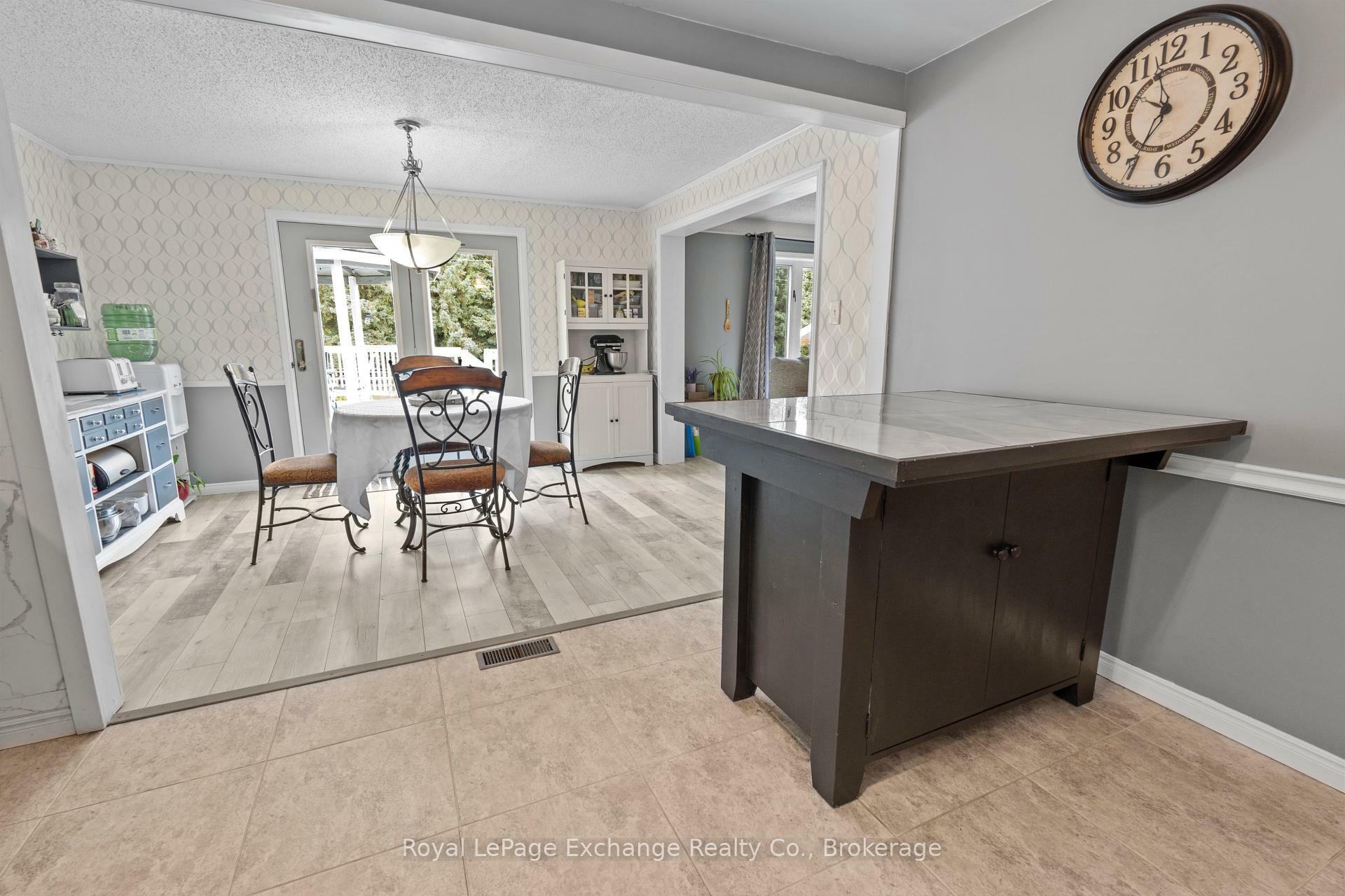 Property Photo: 586 McGaw Drive ON N2Z 1V4