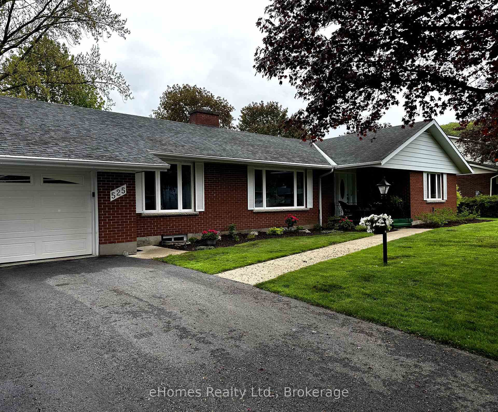 Property Photo: 525 4th A Street W ON N4K 6A4